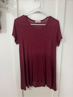Ginger G Short Sleeve Scoop Neck Tee in Wine